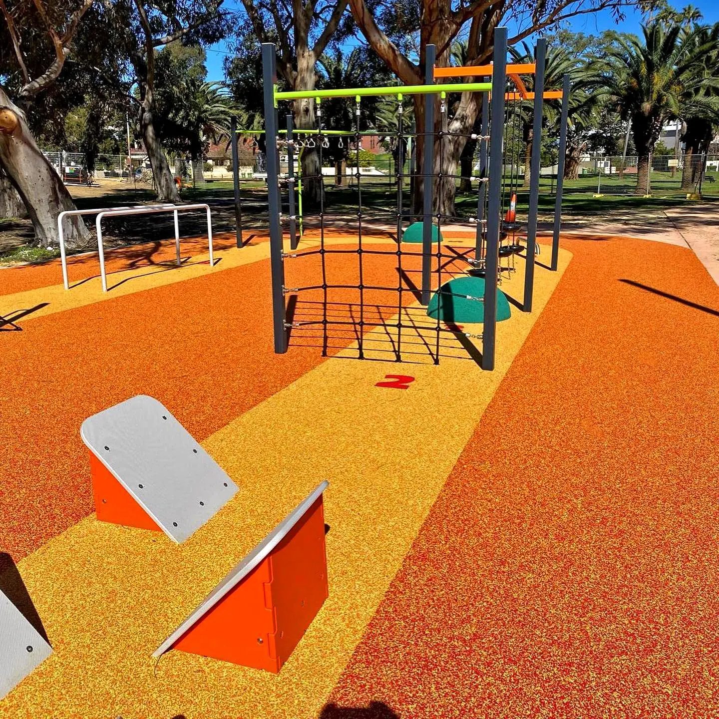 outdoor ninja gym uses colored rubber granules to create bright rubber flooring